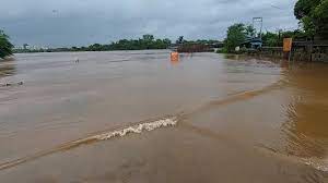Kalyan Badlapur state highway closed for traffic due to water accumulation